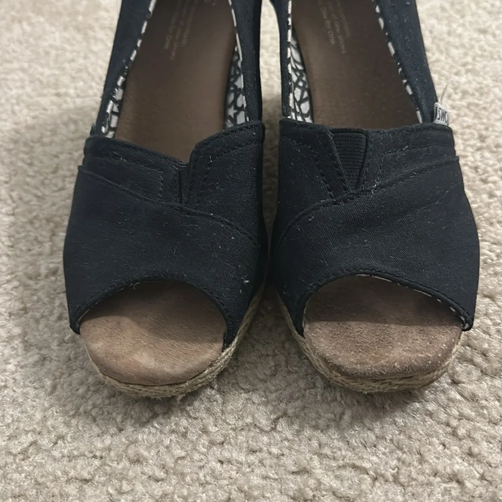 Toms black womens wedge heel sandal 8.5